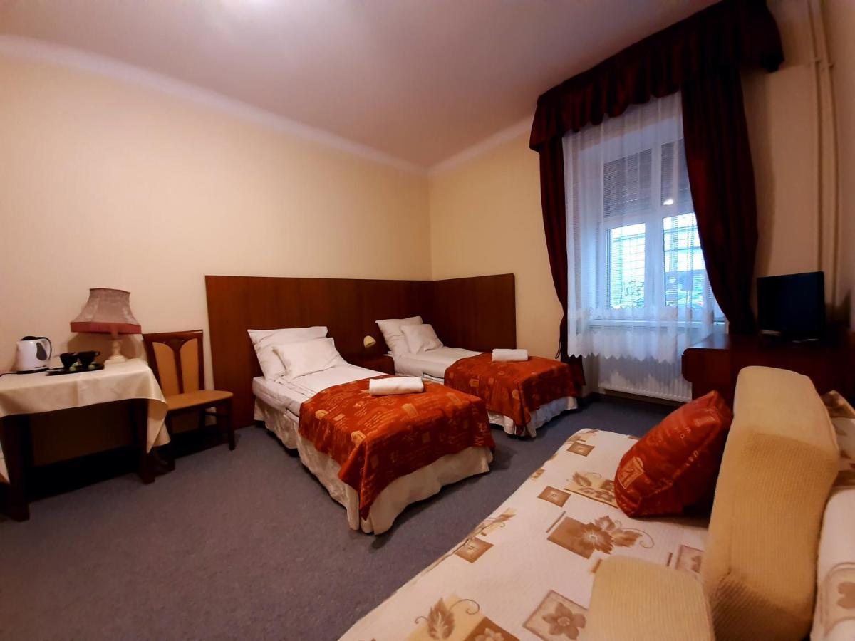 Red Carpet Hostel คราคูฟ ภายนอก รูปภาพ