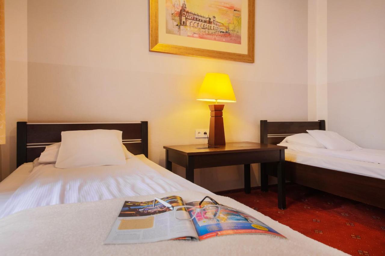Red Carpet Hostel คราคูฟ ภายนอก รูปภาพ