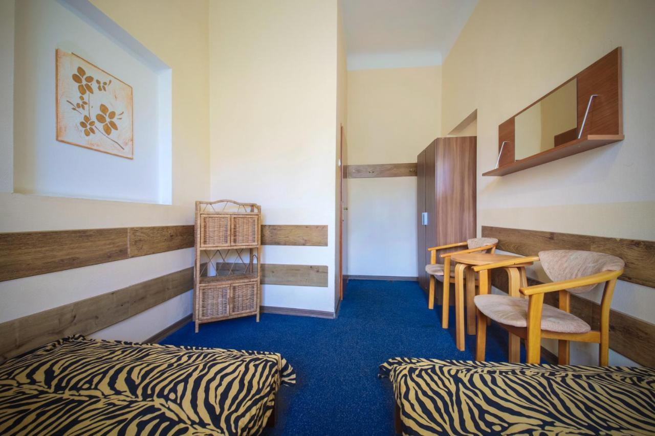 Red Carpet Hostel คราคูฟ ภายนอก รูปภาพ